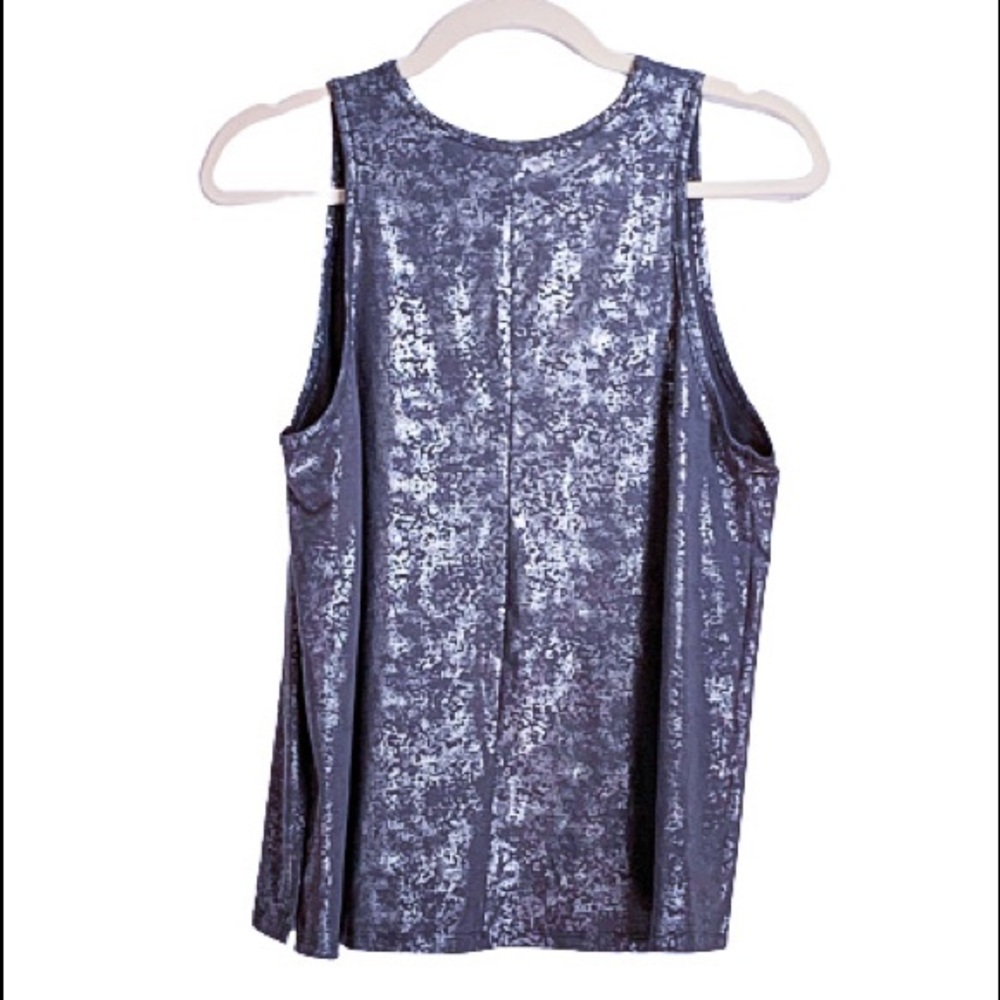 ⭐️All In Motion silver tank - Picture 2 of 5